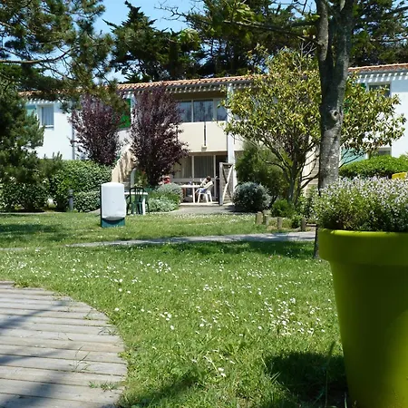 Apartment In Ars-En-Re Near Bird Sanctuary Apartment *