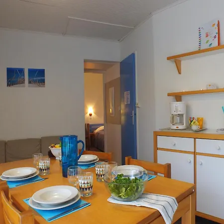 Apartment In Ars-En-Re Near Bird Sanctuary Apartment *